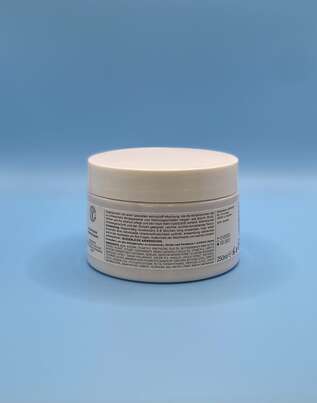 Sie sehen eine Packung Unifarco Straffende Körpercreme, Produktbild: 02 Unifarco Straffende Körpercreme, A-Nr.: 8005729 - 02