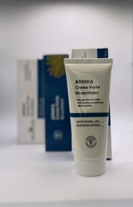 Sie sehen eine Packung Unifarco Arnikacreme forte Bio, Produktbild: 01 Unifarco Arnikacreme forte Bio, A-Nr.: 8011291 - 01