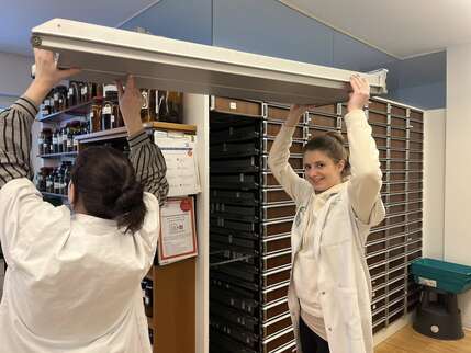 AM-Schrank Wechsel_Pamela und Tanja.jpg