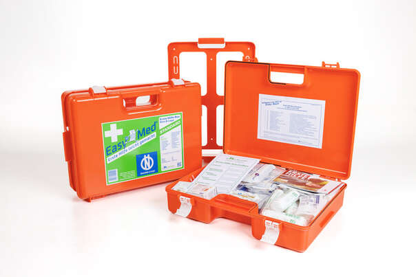 Sie sehen eine Packung EasyMed Erste Hilfe Kasten Standard Z1020, Produktbild: 02 EasyMed Erste Hilfe Kasten Standard Z1020, A-Nr.: 6029708 - 02