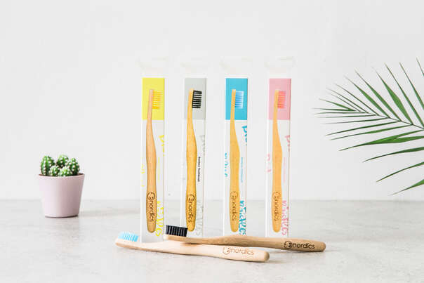Nordics Öko Zahnbürste Bambus mit Aktivkohle Borsten, A-Nr.: 5331983 - 03