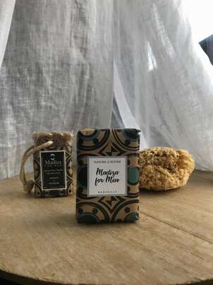 Sie sehen eine Packung Madiza Bio Seife for Men Body & Hair Grüner Tee, Produktbild: 03 Madiza Bio Seife for Men Body & Hair Grüner Tee, A-Nr.: 5446953 - 03