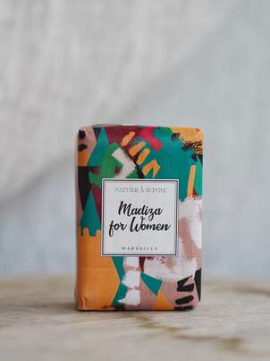 Sie sehen eine Packung Madiza Bio Seife Face & Body Kirschblüten Girls, Produktbild: 03 Madiza Bio Seife Face & Body Kirschblüten Girls, A-Nr.: 5446999 - 03