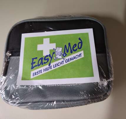Sie sehen eine Packung EasyMed Erste Hilfe Set Ausflugbag, Produktbild: 03 EasyMed Erste Hilfe Set Ausflugbag, A-Nr.: 5671905 - 03
