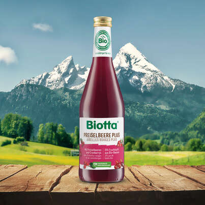 Sie sehen eine Packung Biotta PREISELBEERE PLUS Bio, Produktbild: 03 Biotta PREISELBEERE PLUS Bio, A-Nr.: 5356167 - 03